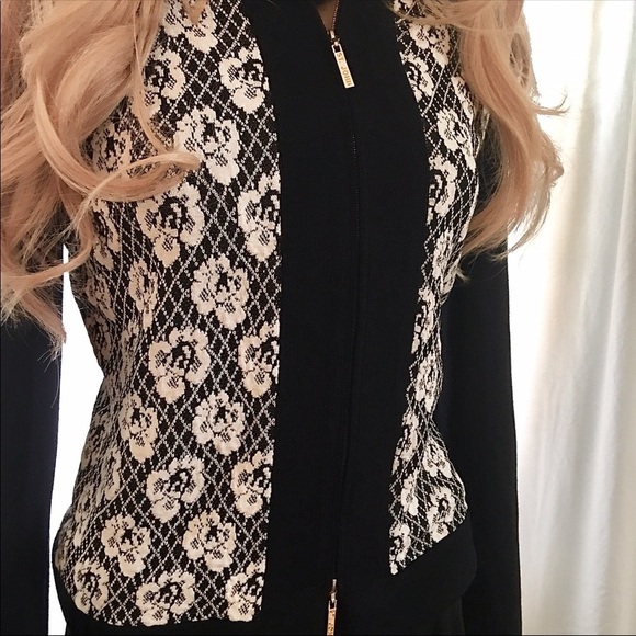 ST. JOHN KNIT JACKET SIZE 6 MINT CONDITION - Picture 9 of 10